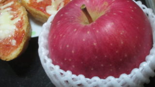 IMG 0090 320x180 - 世界一ってゆー品種のリンゴを食べてみた
