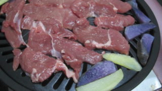 IMG 0084 320x180 - ラム肉となんか紫色のジャガイモ(多分ノーザンルビー)で焼肉