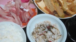 IMG 0033 320x180 - 白菜キムチと厚揚げの中華風炒めとブリ刺身とツブ貝の何か