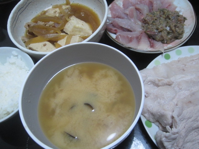 IMG 0077 - 網走産のしじみの味噌汁とブリとアジと残りもの肉豆腐