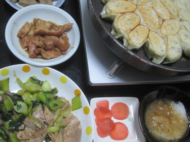 IMG 0019 - 豚＆鶏を青梗菜で炒めて自宅栽培な紫蘇入り餃子と共に晩御飯