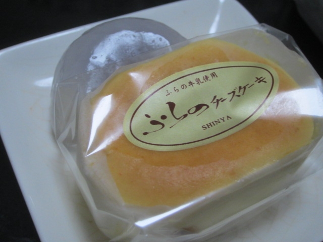 IMG 0026 - 菓子司 新谷(SHINYA)ふらのチーズケーキとモリモトの葛まんじゅう