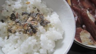 IMG 0090 320x180 - 道南伝統食品共同組合の昆布ふりかけで白米飯