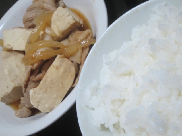 IMG 0047 - タマネギと豆腐と豚肉な肉豆腐で質素飯