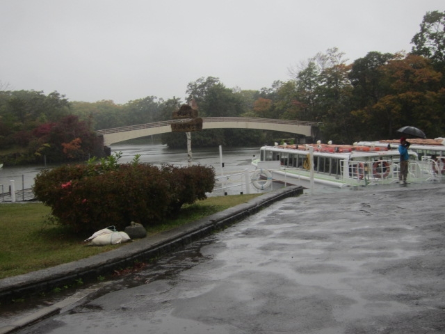 IMG 0045 - 札幌発の函館バスツアー行って来たPart01 雨の中での大沼湖遊覧と散歩