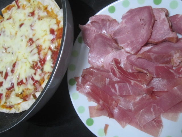 IMG 0039 - ピザと生ハムとチーズとグリッシーニの酒盛りご飯