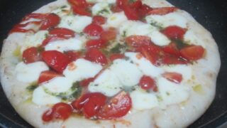 IMG 0994 320x180 - モルタデッラの炒め物とチーズ増し増しピザ