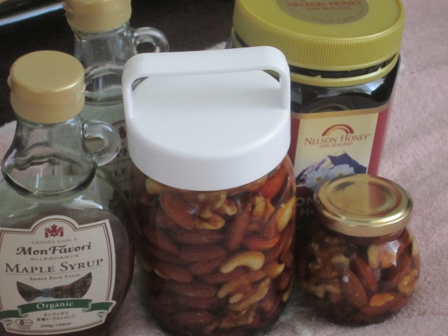 IMG 1469 - メープルシロップと蜂蜜にナッツ漬けてハニーナッツ作って食べ比べ