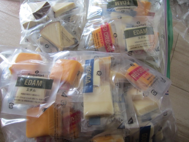 IMG 1624 - ロックフォールのチーズアソート沢山買って半分を冷凍庫へ