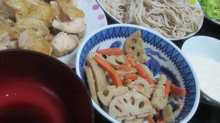 北海道産100％鶏鍋 / この時期になると道産野菜が手に入りづらいです