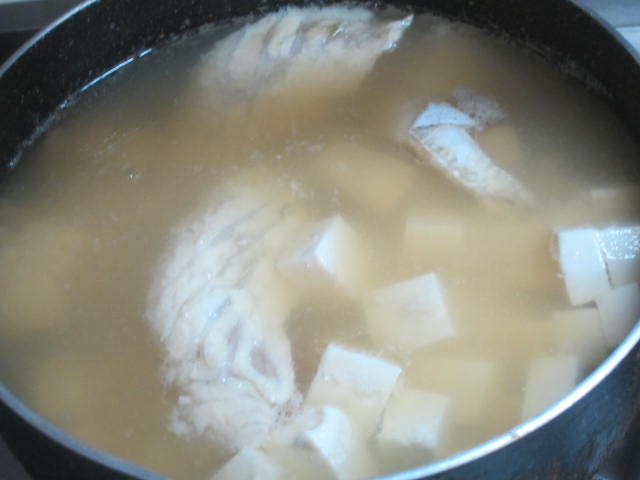 IMG 0011 - 我が家でのタイのアラ汁の作り方 / 養殖鯛でサッパリ汁